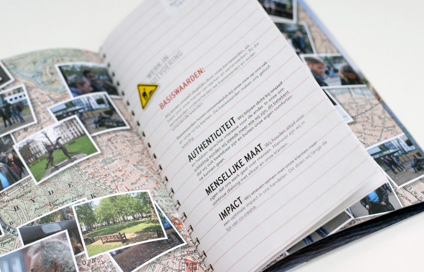 Insteek brochure 'werk in uitvoering' voor Berckeley Square